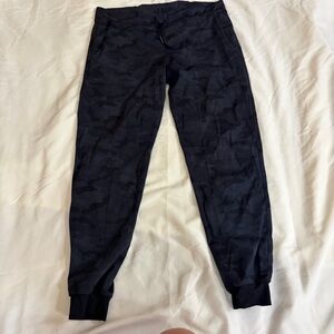 Zyia active unwind black camo joggers size L